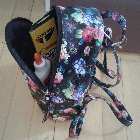 Small mini backpack - Picture 4 of 10